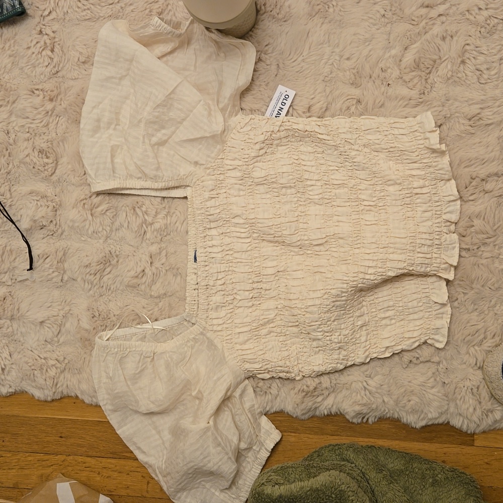 Old navy ruched top puff sleeve